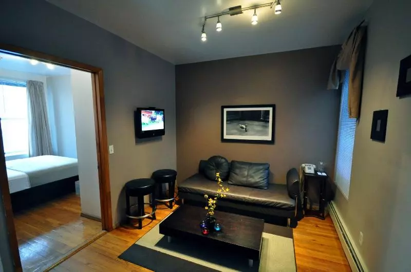 호텔 Off Soho Suites