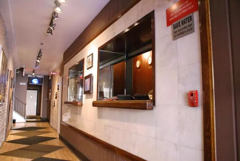 호텔 Off Soho Suites