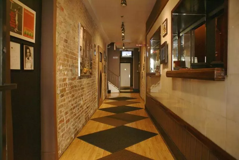 호텔 Off Soho Suites