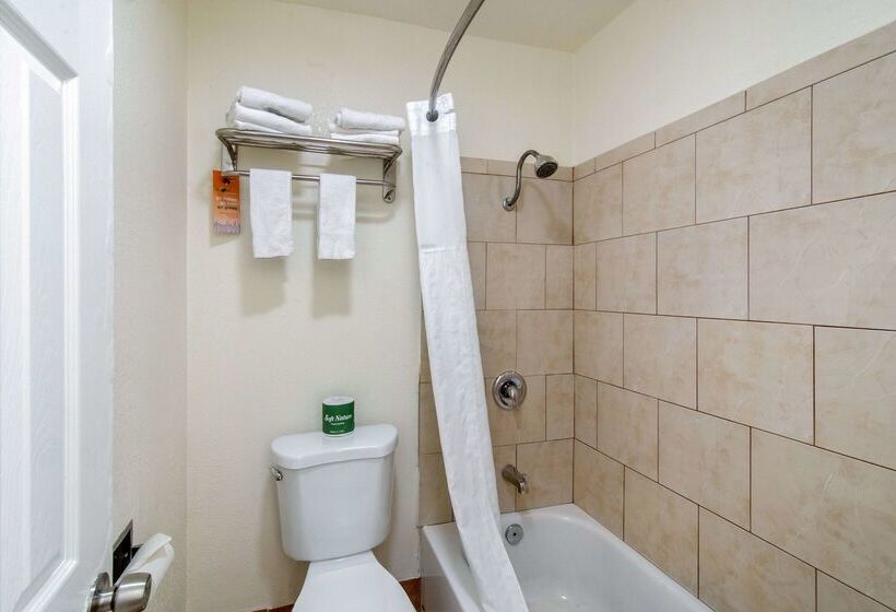 Мотель Howard Johnson Suites By Wyndham San Diego Chula Vista Bayfront