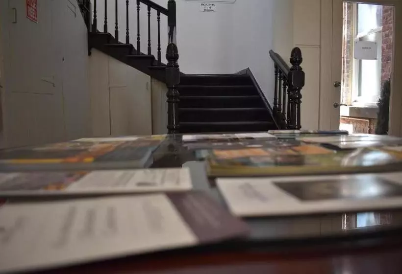 Отель Ansonia On Lydiard