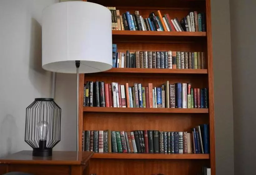 Отель Ansonia On Lydiard