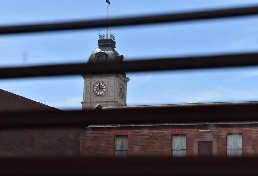 Отель Ansonia On Lydiard