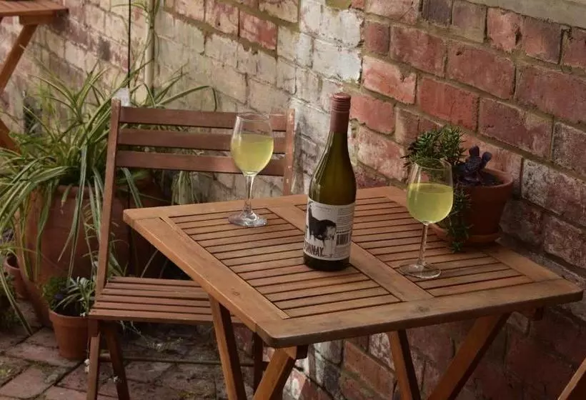 Отель Ansonia On Lydiard