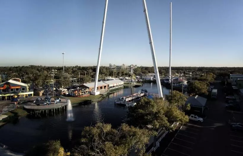 هتل Comfort Suites Maingate East