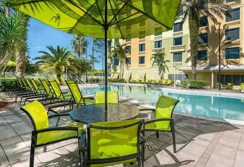 هتل Comfort Suites Maingate East