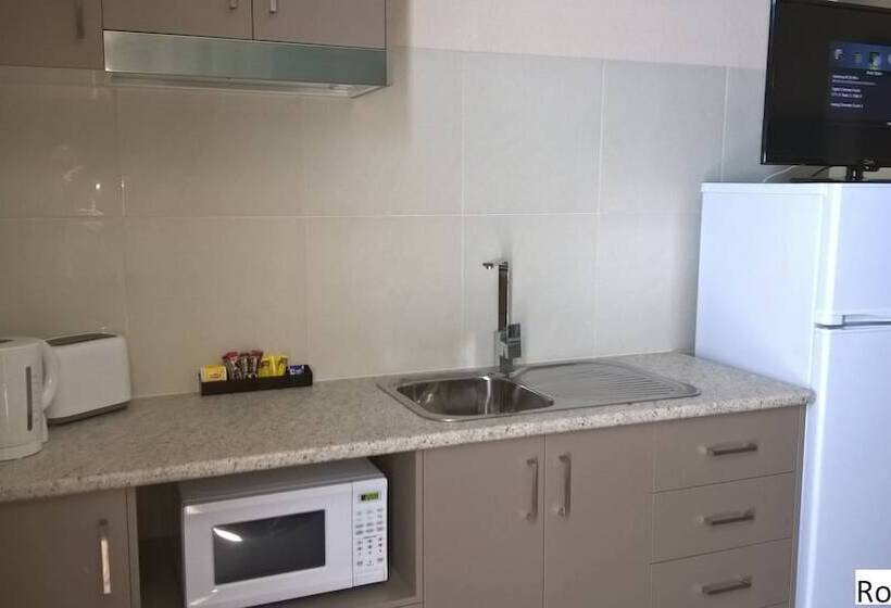 호텔 Moe Motor Inn   Contactless 24 Hour Checkinn Available