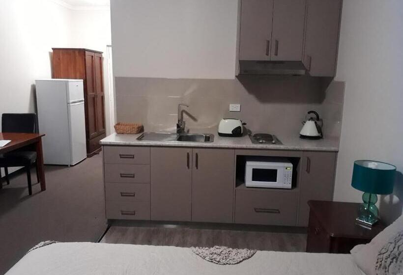 호텔 Moe Motor Inn   Contactless 24 Hour Checkinn Available