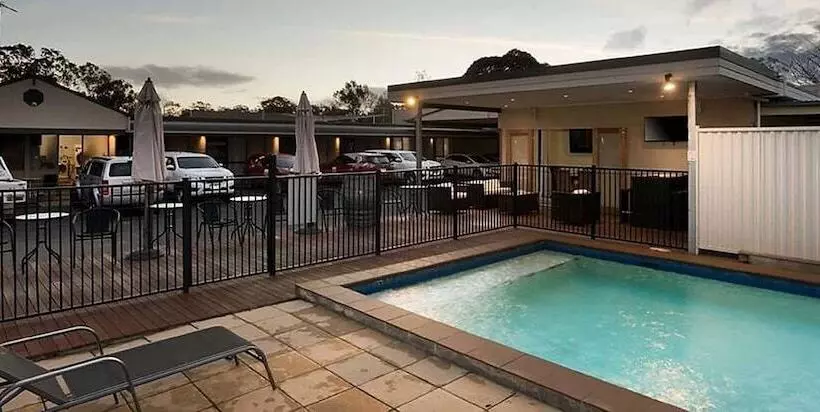 New Crossing Place Motel