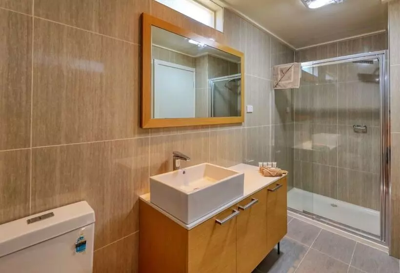 New Crossing Place Motel