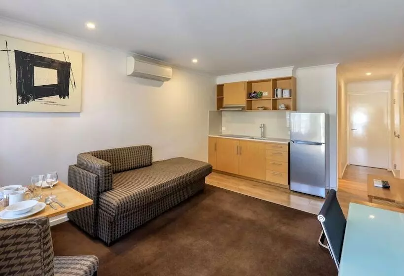 New Crossing Place Motel