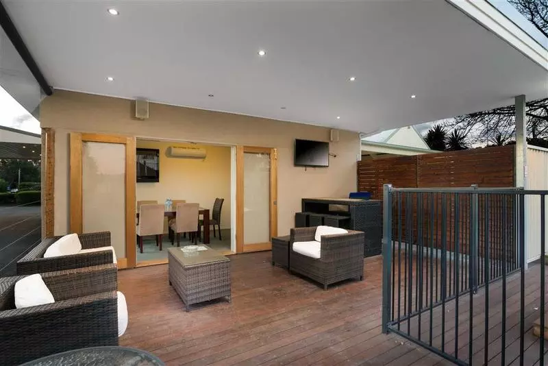 New Crossing Place Motel