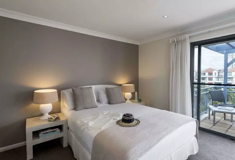 Oaks Gold Coast Calypso Plaza Suites