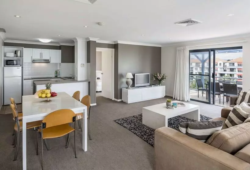 Oaks Gold Coast Calypso Plaza Suites