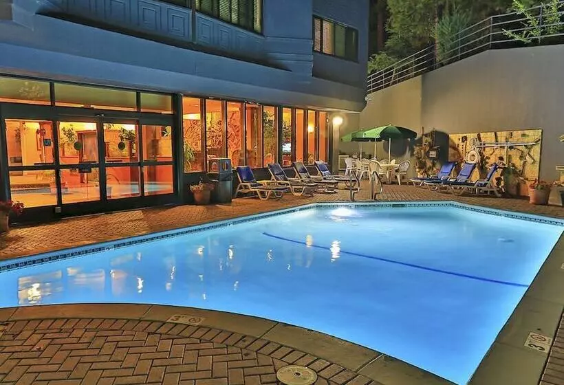 Курорт Hilton Vacation Club Tahoe Seasons Lake Tahoe