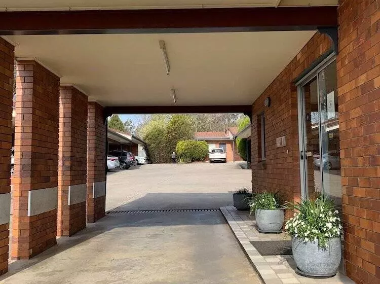 Отель Peter Allen Motor Inn