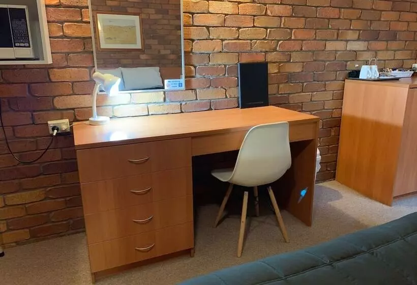 Отель Peter Allen Motor Inn