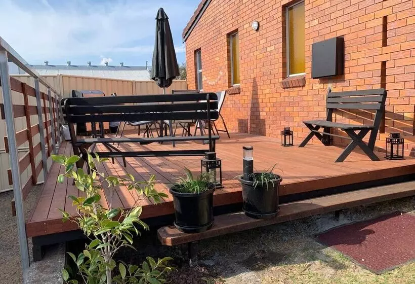 Отель Peter Allen Motor Inn