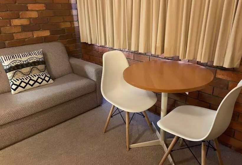 Отель Peter Allen Motor Inn