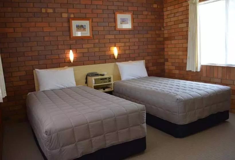 Отель Peter Allen Motor Inn