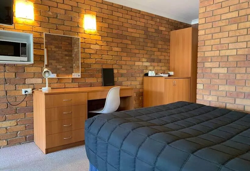 Отель Peter Allen Motor Inn