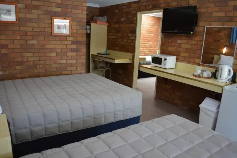 Отель Peter Allen Motor Inn