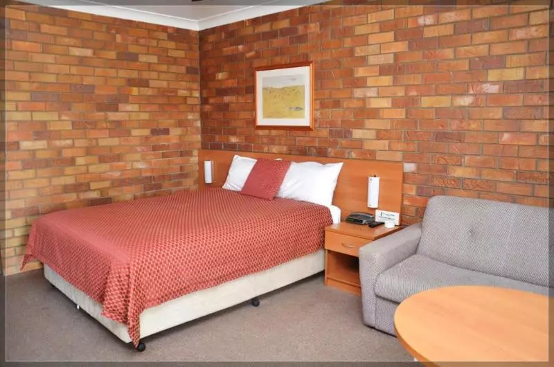 Отель Peter Allen Motor Inn