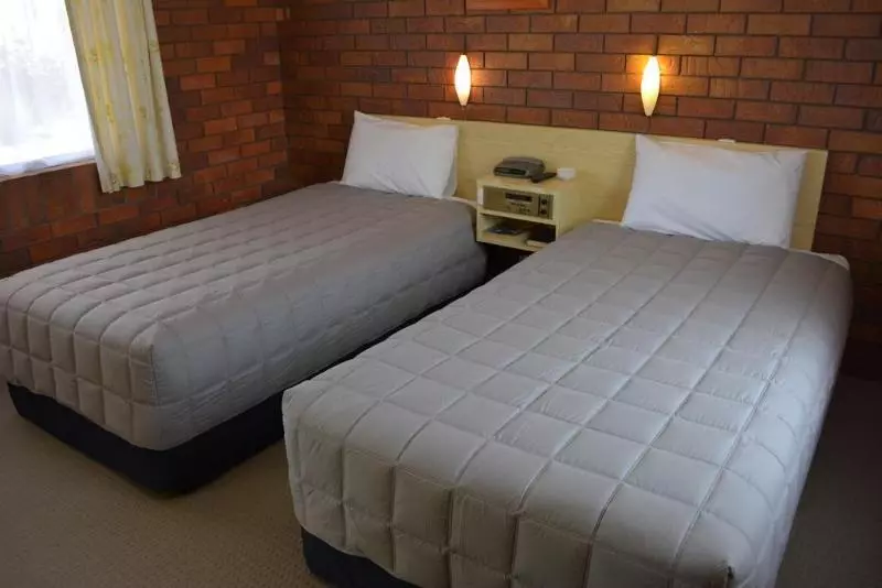 Отель Peter Allen Motor Inn