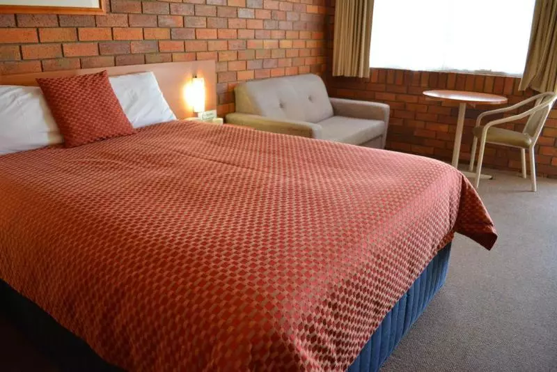 Отель Peter Allen Motor Inn