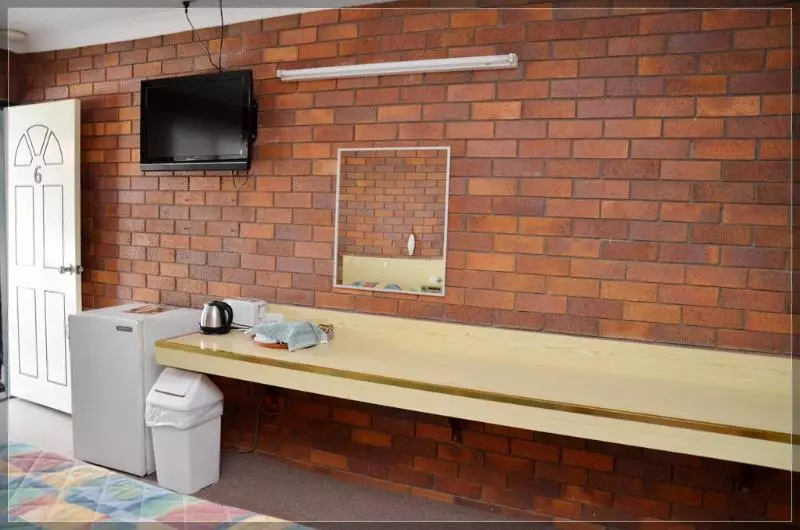 Отель Peter Allen Motor Inn