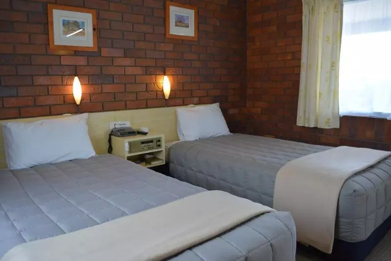 Отель Peter Allen Motor Inn