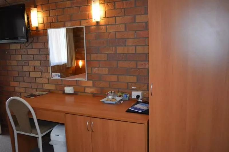 Отель Peter Allen Motor Inn