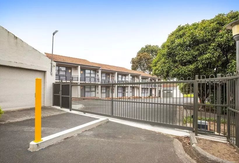 Nightcap At Ferntree Gully Hotel Motel