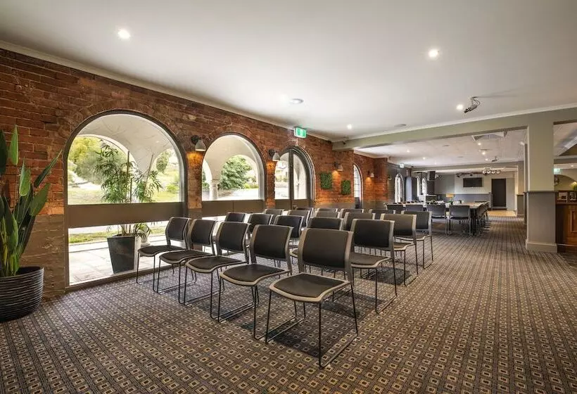 Nightcap At Ferntree Gully Hotel Motel