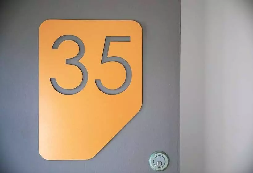 Nightcap At Ferntree Gully Hotel Motel