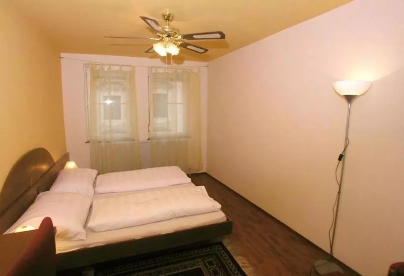 호텔 Restaurant Lauriacum