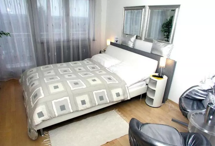 호텔 Restaurant Lauriacum