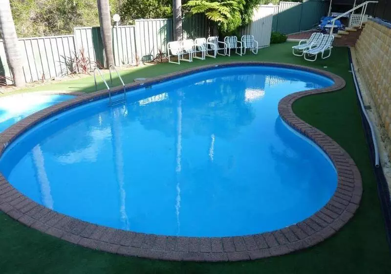 ホテル Sapphire Waters Motor Inn