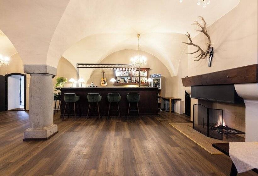 فندق Schloss Ernegg