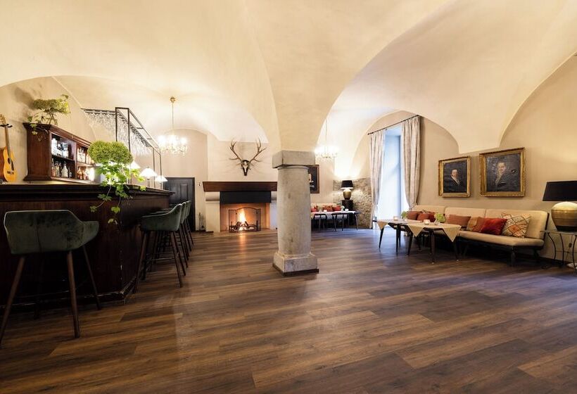 فندق Schloss Ernegg