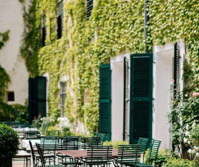 فندق Schloss Ernegg