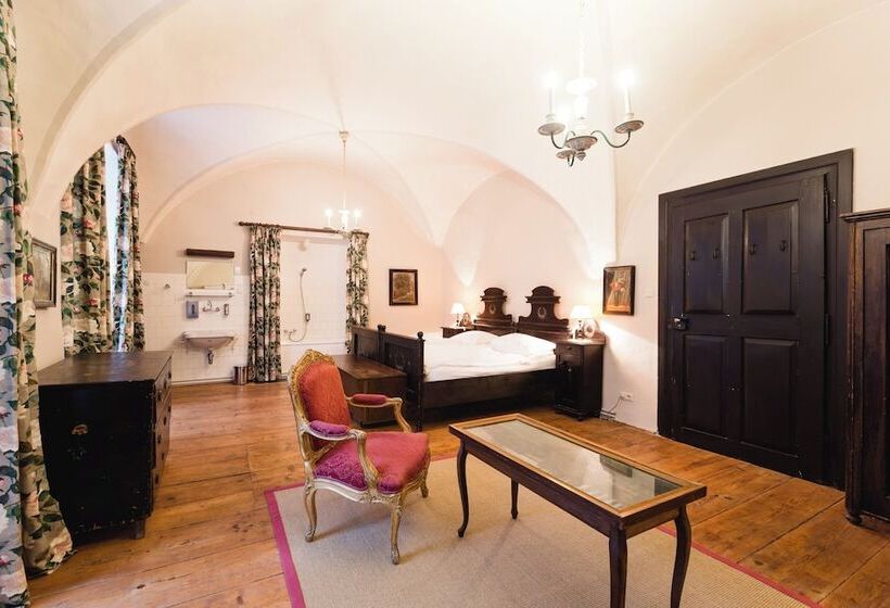 فندق Schloss Ernegg