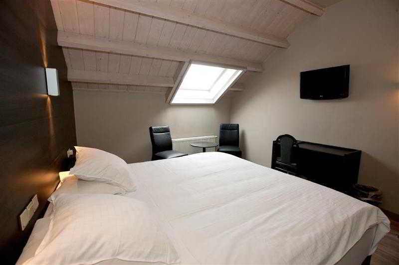 هتل Flanders Lodge