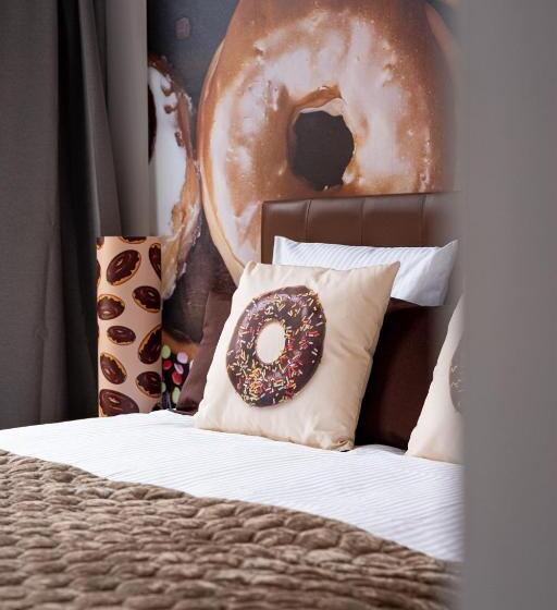 Отель The Chocolate Suites