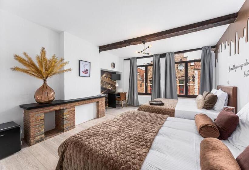 Отель The Chocolate Suites