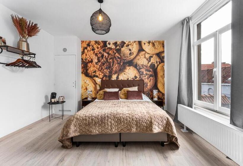 Отель The Chocolate Suites