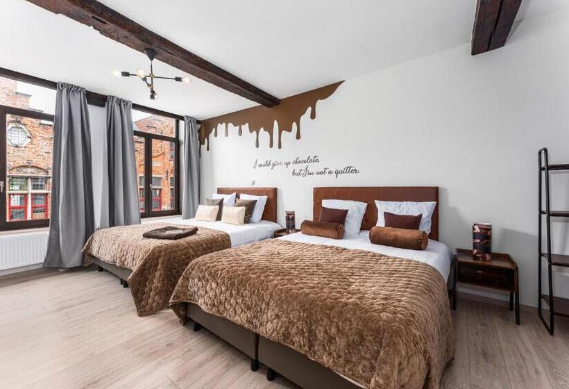 Отель The Chocolate Suites