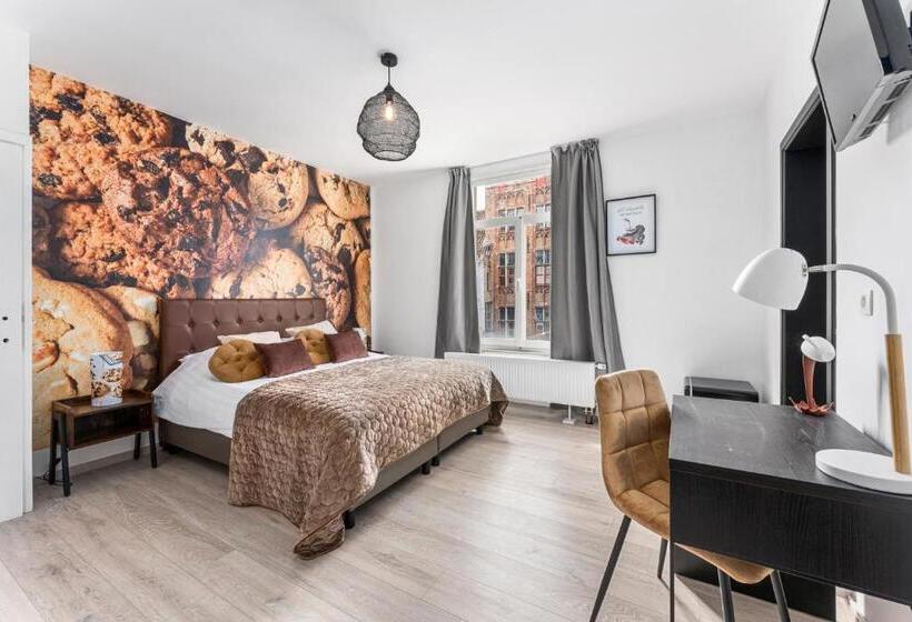 Отель The Chocolate Suites