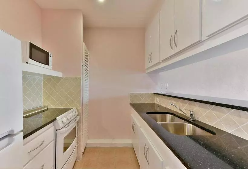 استراحتگاه Butterfly Beach