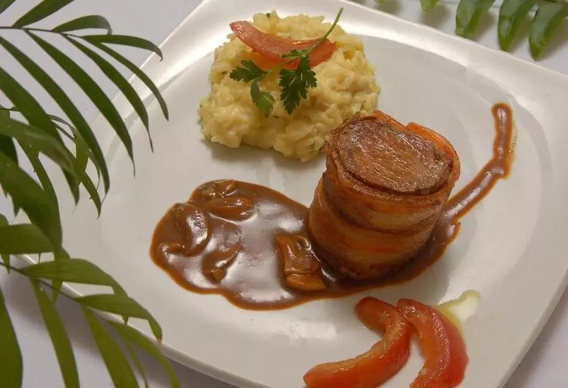 Отель Angra Boutique